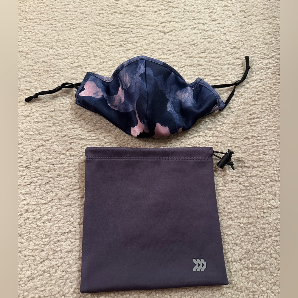 All in Motion Pattern Face Mask with Pouch